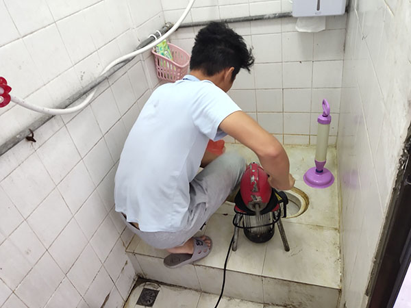 永嘉管道堵塞冒臭气 专业师傅现场解决问题