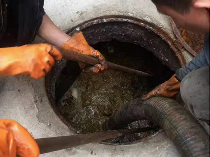 永嘉清理化粪池时如何避免沼气的危害？